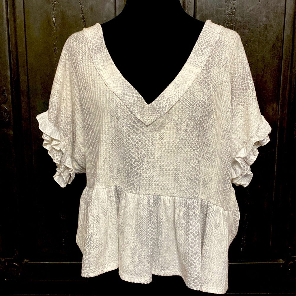 Peach Love shirt sleeves relaxed Gray & white Tunic - Size Medium